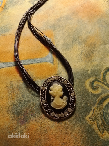 CAMEE KAULAKORU NAUHOILLA