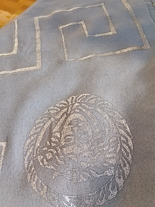 HOPEAN VÄRINEN KAULALIINA VERSACE KUVIOILLA (4 valokuva sivusta 5)