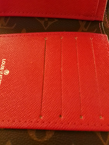 LOUIS VUITTON LOMPAKKO OMASSA LAATIKOSSA (6 valokuva sivusta 7)