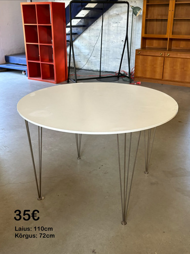 Ümmargune valge söögilaud