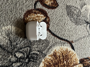 Apple AirPods 4 оригинал (ANC) (3 фото из 3)