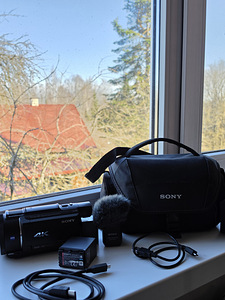 Комплект видеокамеры Sony FDR-AX53 4K (микрофон + аккумулятор) (1 фото из 7)