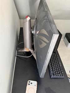 Игровой монитор 4K asus rog pg32uqx (2 фото из 3)