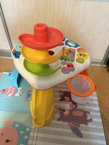 Детский игровой столик (2 фото из 3)