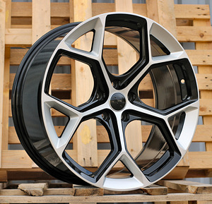 R18x8  5X112  ET  40  66.5  I5598  (YF5598)  Silver Shining+Black (SSBL)  For AUD  (Z4)  (HYBRID FORGED) (1 foto / 1)