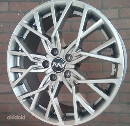 R18 VIPER B225 Silver 18x8 5x112