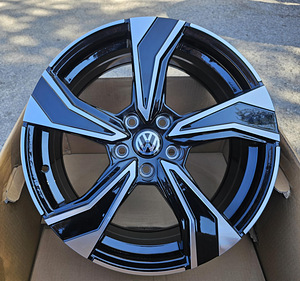 R17 AUDI VW SEAT SKODA MB AMZ 5623 Black polish 17x7 5x112 (1 foto / 1)
