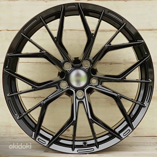 R18 AMZ F010 Black 18x8 5x114.3