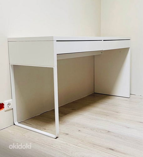 Письменный стол IKEA MICKE 142 x 50 см