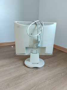 Samsung monitor (2 foto / 3)