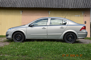 Opel Astra 1.6 85kW, 2009 г. (2 фото из 9)