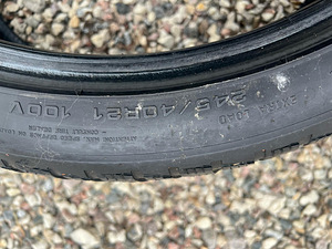 4 использованных шины Goodyear UltraGrip 245/40 R21 M+S ламели (1 фото из 9)
