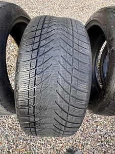 4 использованных шины Goodyear UltraGrip 245/40 R21 M+S ламели (2 фото из 9)