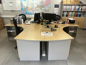 Kontori laud 4 tk. (1 foto / 2)