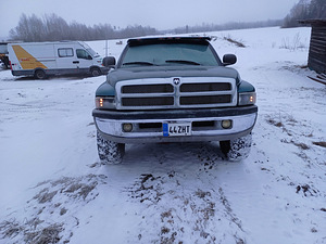 Dodge ram 1500 4x4 (6 foto / 8)