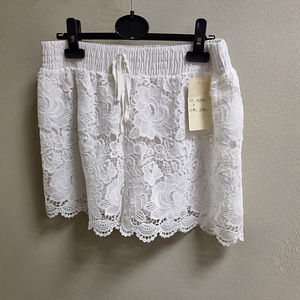 Kenad lühikesed püksid S/M ja M/L (1 foto / 2)