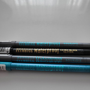Bourjois Contour Clubbing Waterproof veekindel siilmapliiats (1 foto / 4)