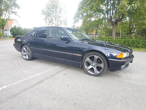 BMW 728i E38 на обмен (3 фото из 5)