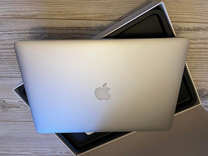 Apple Macbook Pro 15 '' i7 (2 фото из 3)