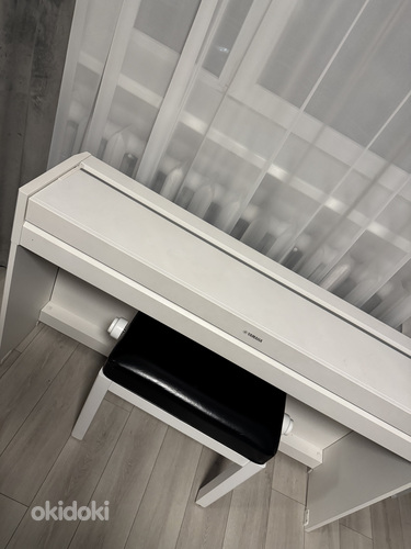 Продается белое цифровое пианино Yamaha Arius YDP-S52 + скамейка для пианино