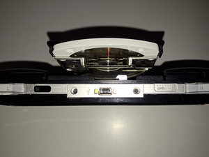 PSP 1000 must + mängud (4 foto / 7)