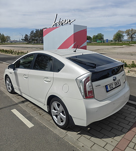 Toyota Prius 1.8 hybrid 2013,168000km (4 foto / 12)