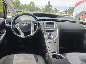 Toyota Prius 1.8 hybrid 2013,168000km (9 foto / 12)