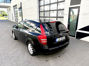 Kia Ceed (2 foto / 15)
