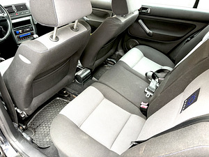Volkswagen Golf (10 foto / 15)