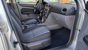 Ford Focus 1,6 74kW, 2010 a. (6 foto / 10)