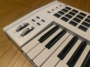 Arturia Keylab 49 MK2 MIDI-klaviatuur, vähe kasutatud. (3 foto / 6)