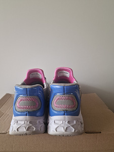 Tossud Skechers s.35 (3 foto / 3)