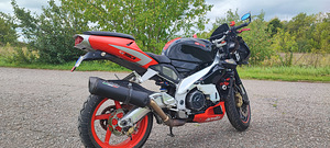 APRILIA RSV 1000 (2 foto / 5)