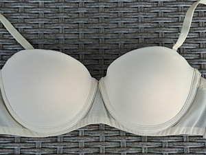 UUS Primark rinnahoidja, suurus: 75B (UK- 34B) (2 foto / 7)