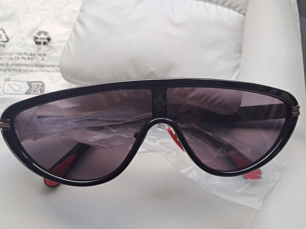 UUED Moncler päikeseprillid