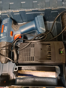 Аккудрель BOSCH professional (3 фото из 3)