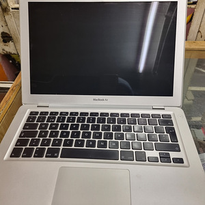 MacBook Air (2 фото из 2)