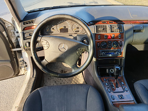 Мерседес е270cdi 125кВт (13 фото из 14)