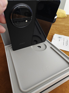 Oppo Find N5 12/256GB – must, volditav tipptelefon (2 foto / 9)