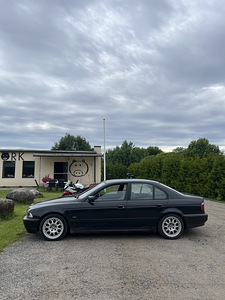 BMW E39 520i 2002 (3 фото из 11)