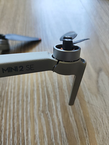 Сломанный DJI mini 2se (4 фото из 8)