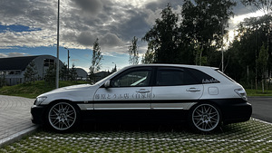 Lexus is200 sportcross (3 foto / 6)