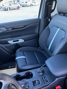 Ford Ranger Stormtrak PHEV 2.3 138kW (12 foto / 15)