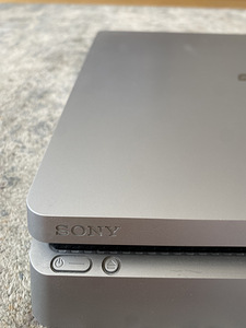 PlayStation 4 (3 foto / 4)