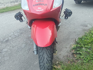 Скутер Piaggio Fly 50 (6 фото из 8)