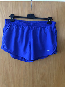 Lühikesed püksid Nike (1 foto / 3)