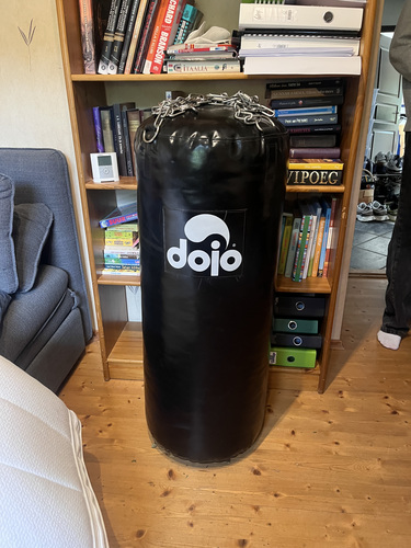 Продам подвесной боксерский мешок Dojo 1 м, 30 кг