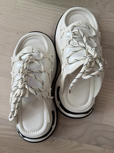 Balenciaga (2 foto / 4)