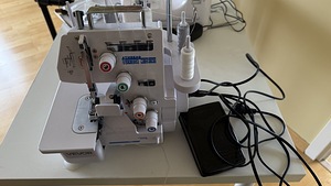 VEVOR 4-Thread Overlock Sewing Machine – Like New (1 foto / 2)