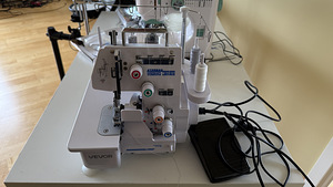 VEVOR 4-Thread Overlock Sewing Machine – Like New (2 foto / 2)